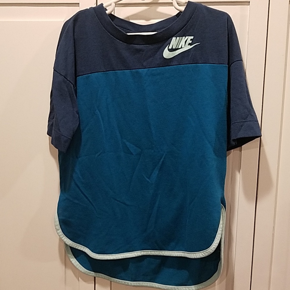 Girls Nike shirt
